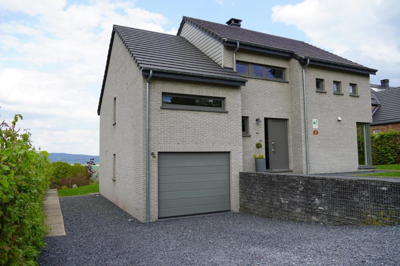 Petite perle en Haute Ardenne avec vue sur la vallée, cabine infra-rouge et bain balnéo Lierneux Exterior foto